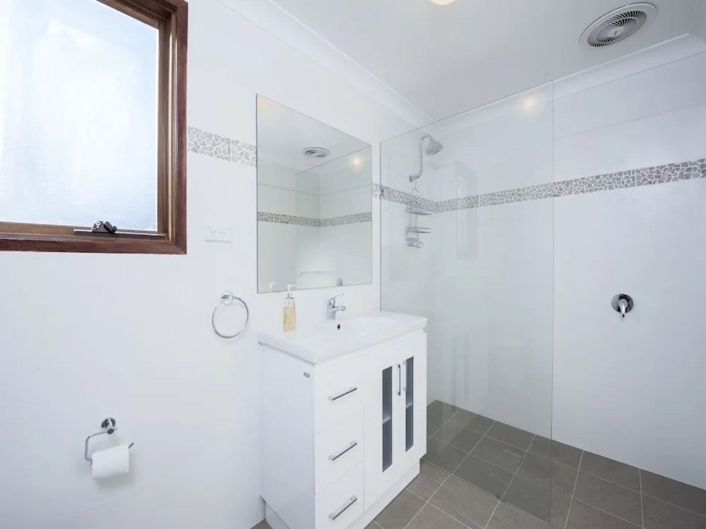 Barefoot Beach House Shoal Bay