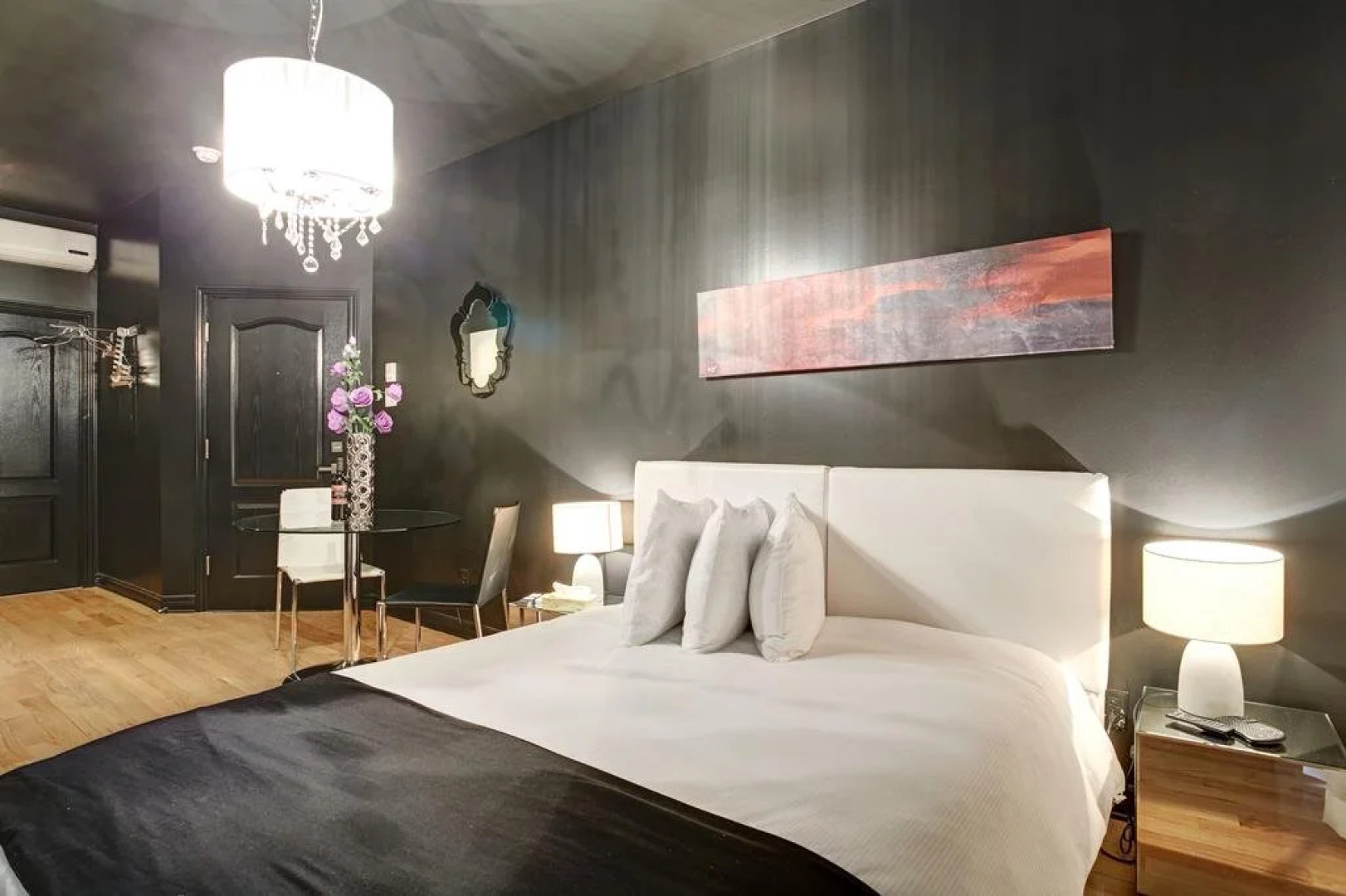 LikeAHotel Le Penfield Suites by Mc Gill