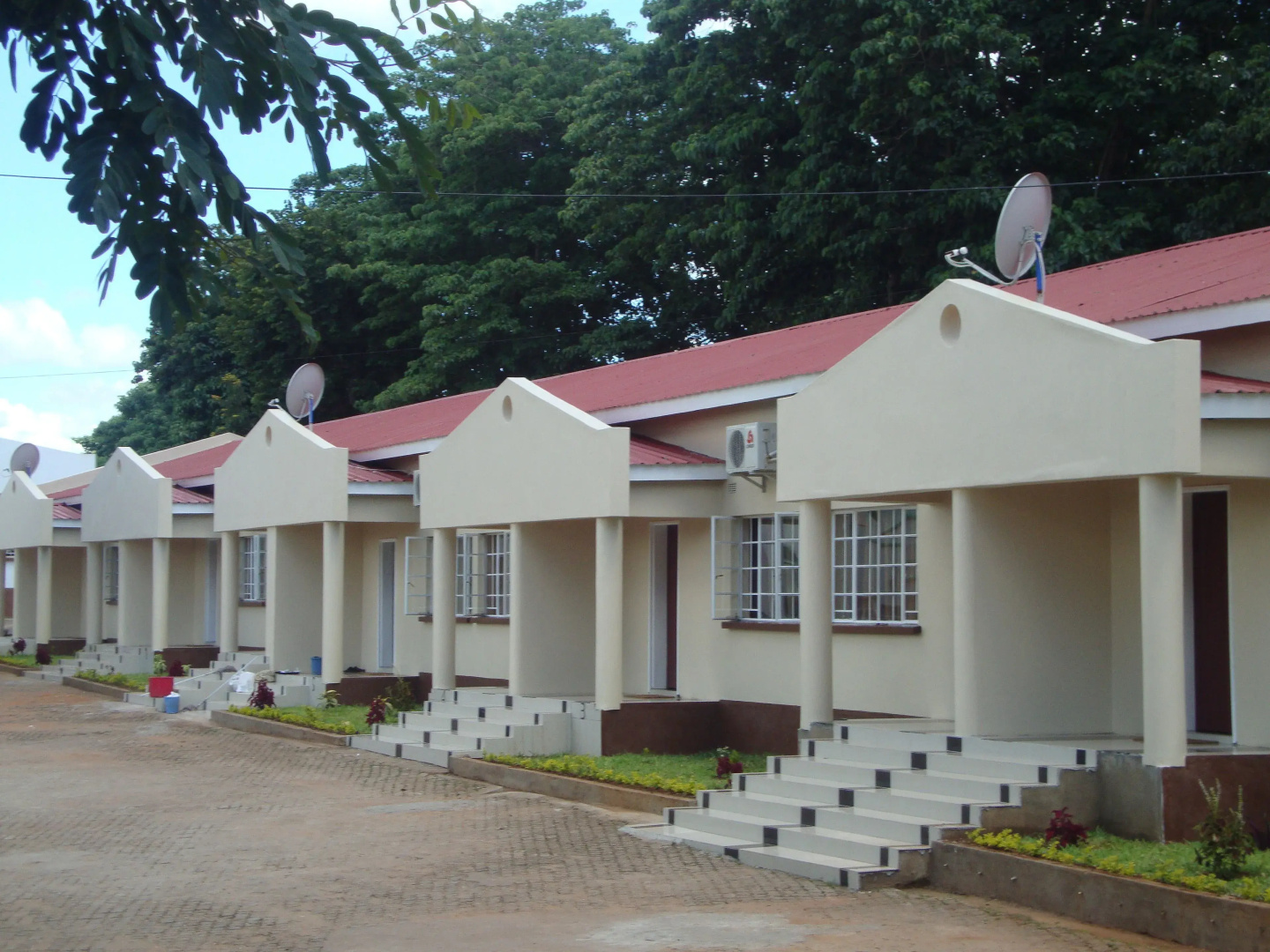 Riverside Hotel