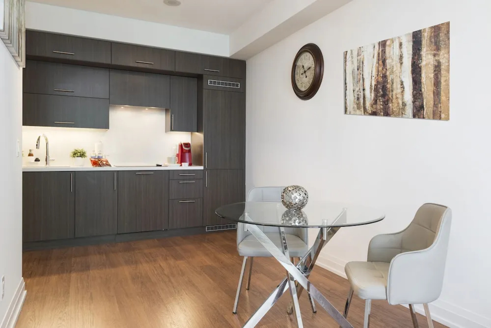 Metropolis Suites Yonge Sheppard