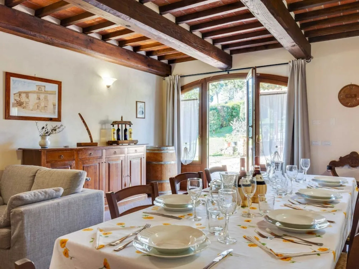Farmhouse in Tuscany With Pool & Vineyard View