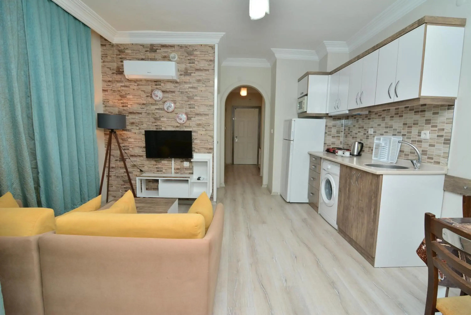 Cleopatra King Apart