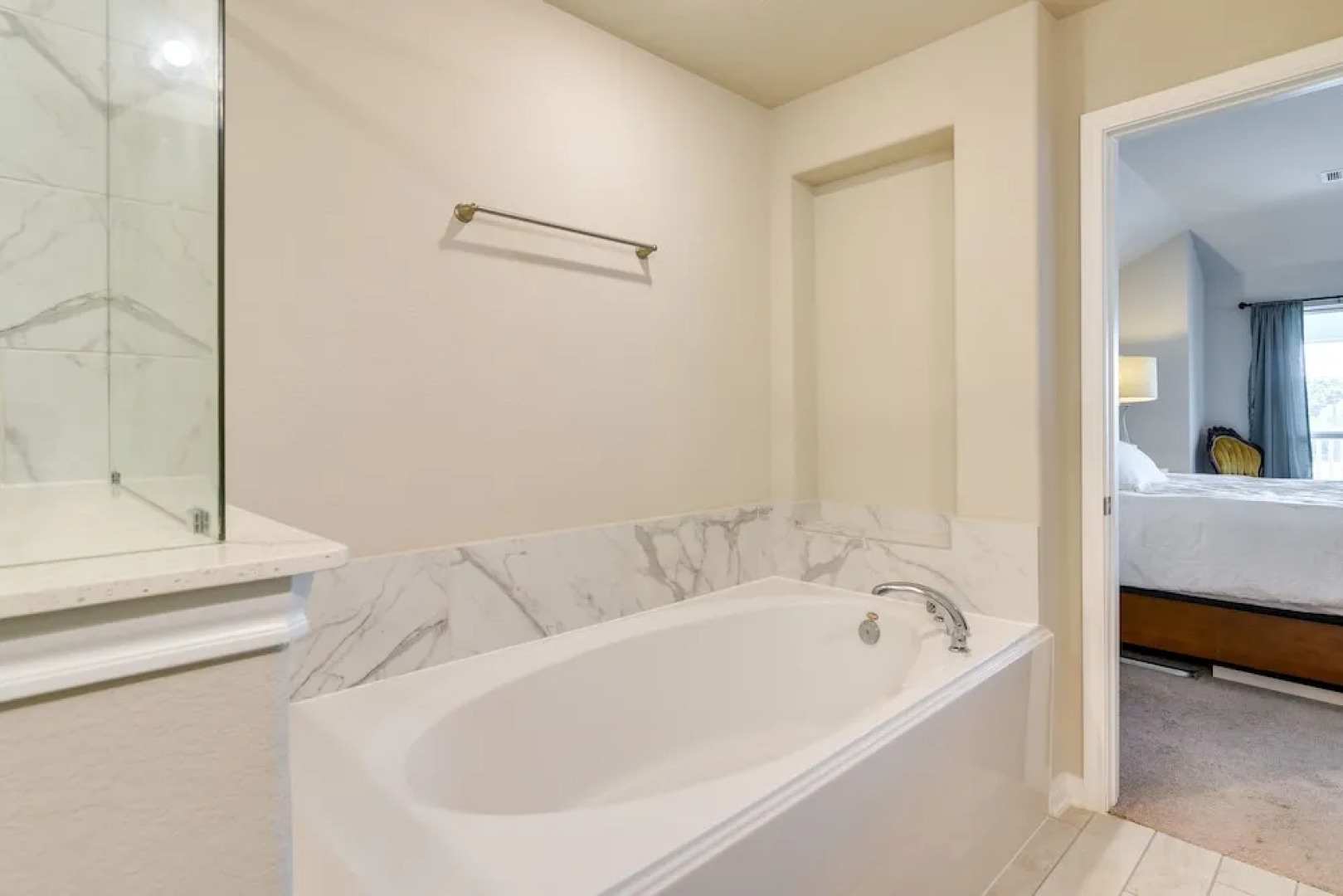 La Porte Home w/ Balconies: Walk to Beach!