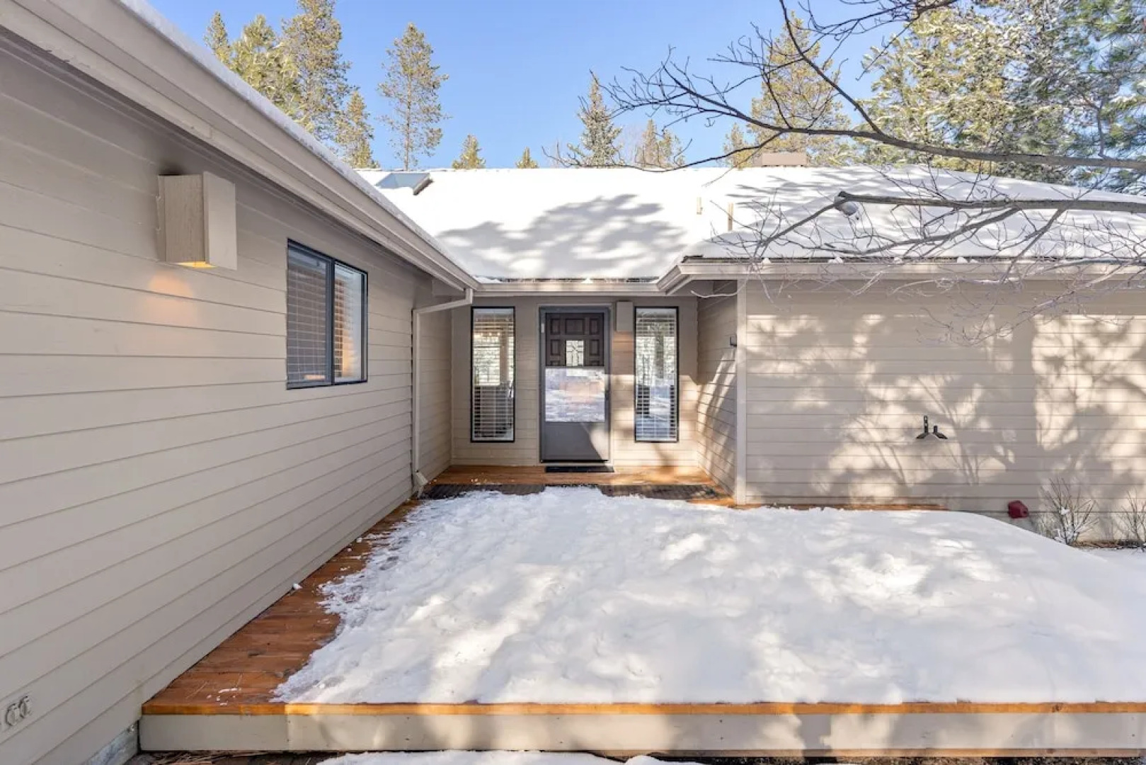 4 Mugho 3 Bedroom Home by RedAwning