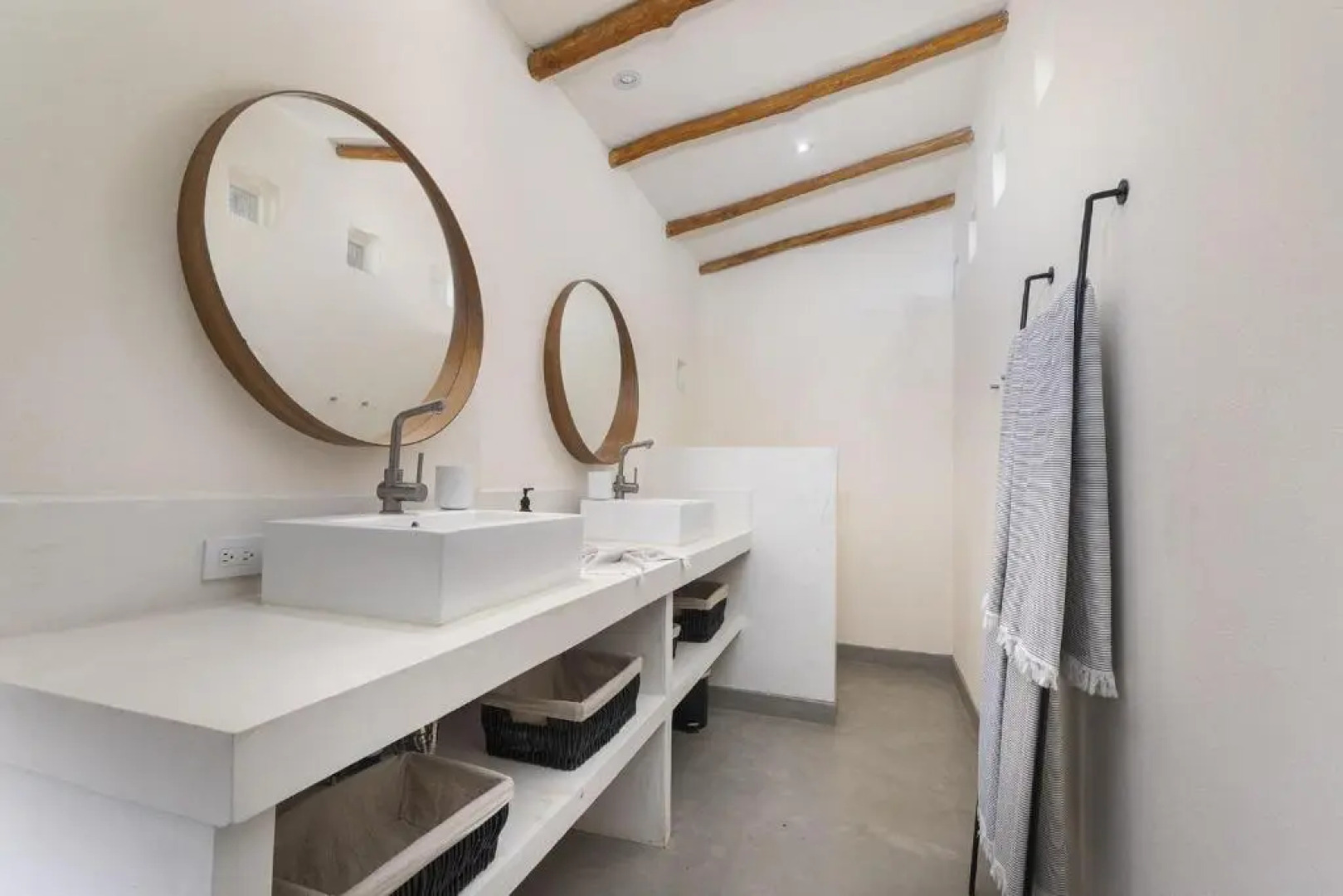 Casa Bahia Sur - Luxury Ocean View 3 Bedroom Home