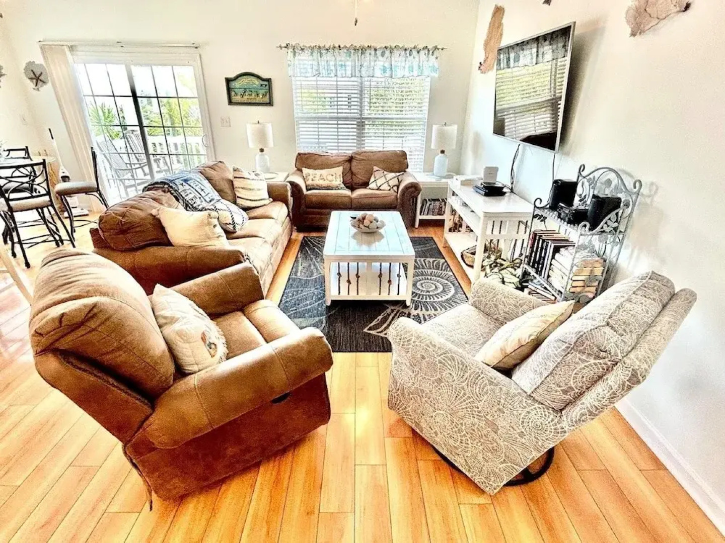 5 By The Sea 5 Bedroom Home by RedAwning