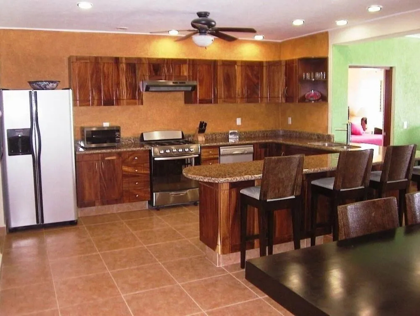 "absolute Beachfront Luxury Condo With Great Views!"