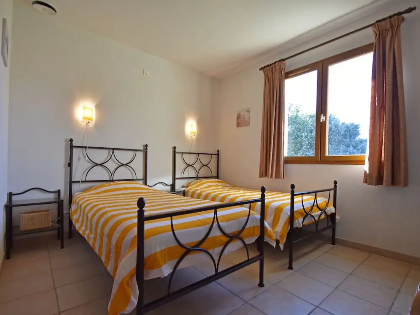 Spacious Villa With Swimming Pool, Jacuzzi, Trampoline, Swing, View, 500m Bakery
