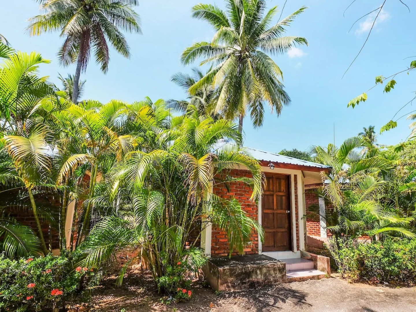 Marina House by OYO Rooms