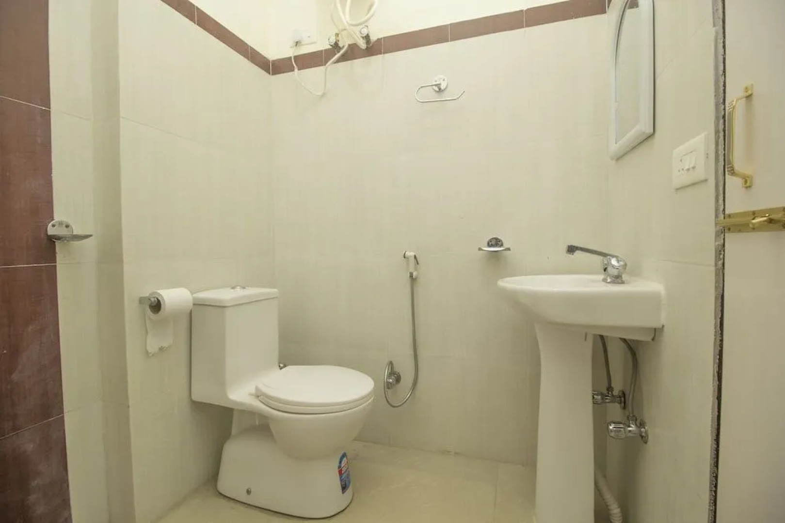 OYO 28084 Hotel Pangolin