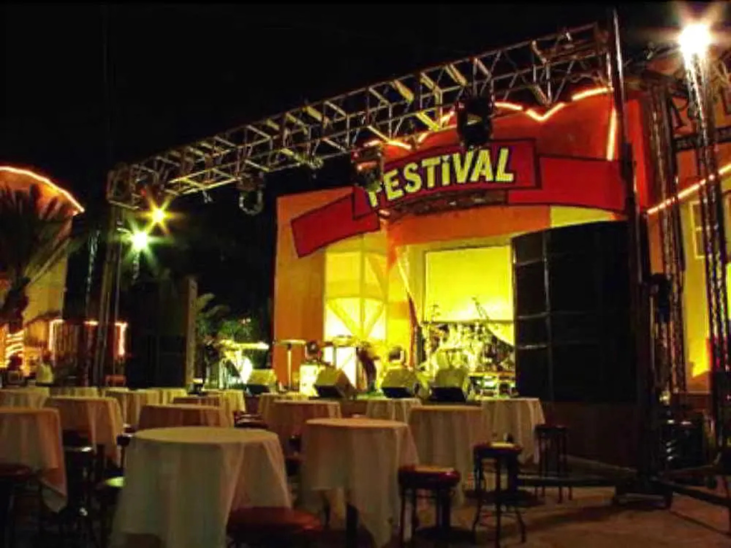 Festival Plaza