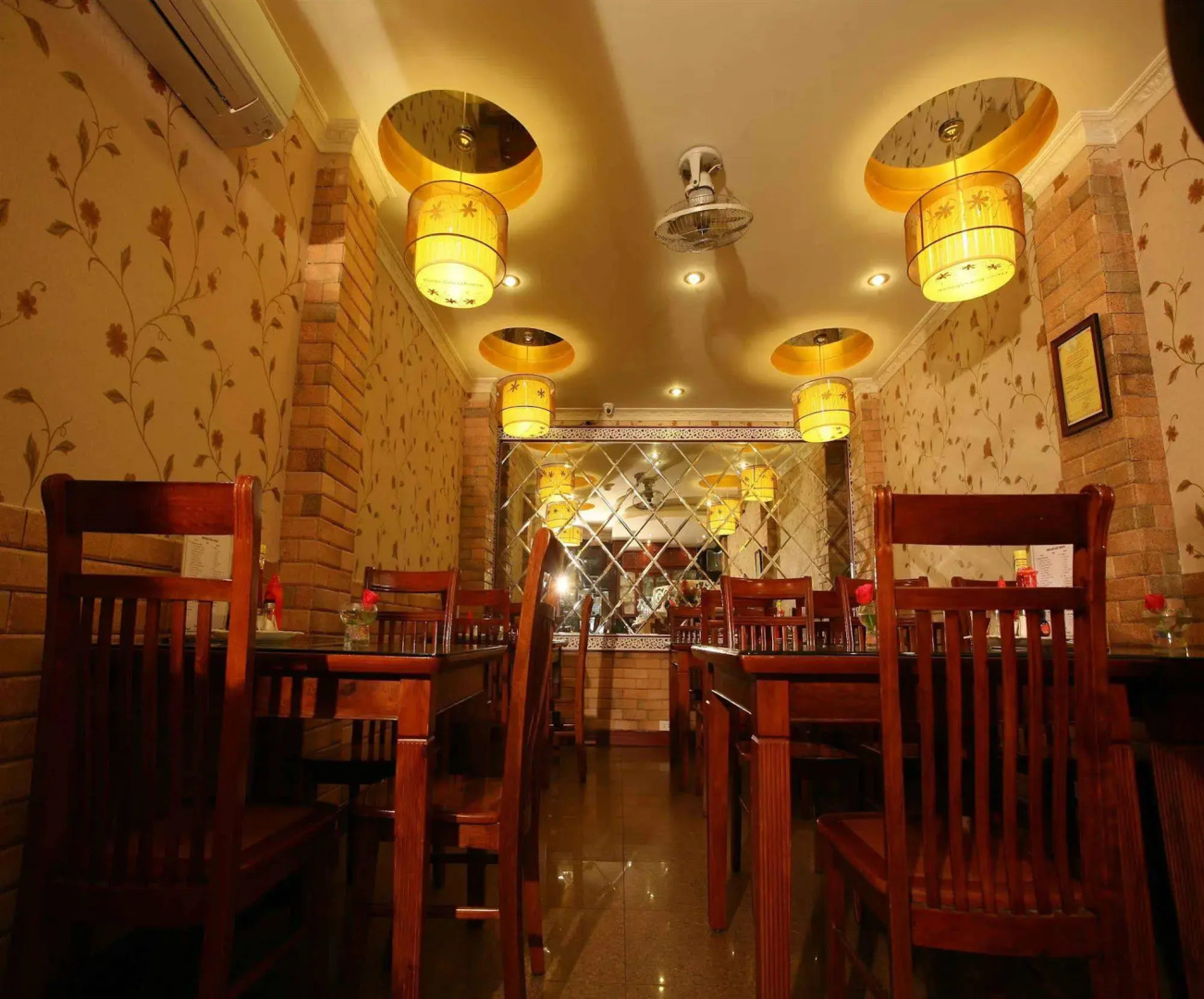 Hanoi House Hotel & Travel