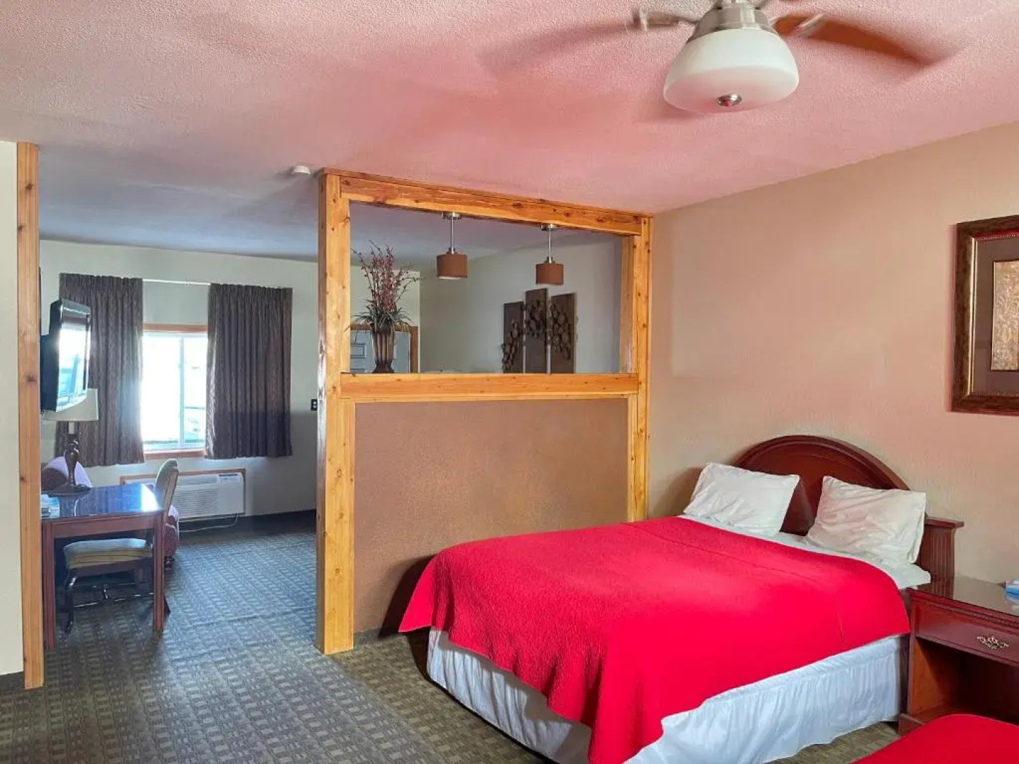 Pikes Peak Inn