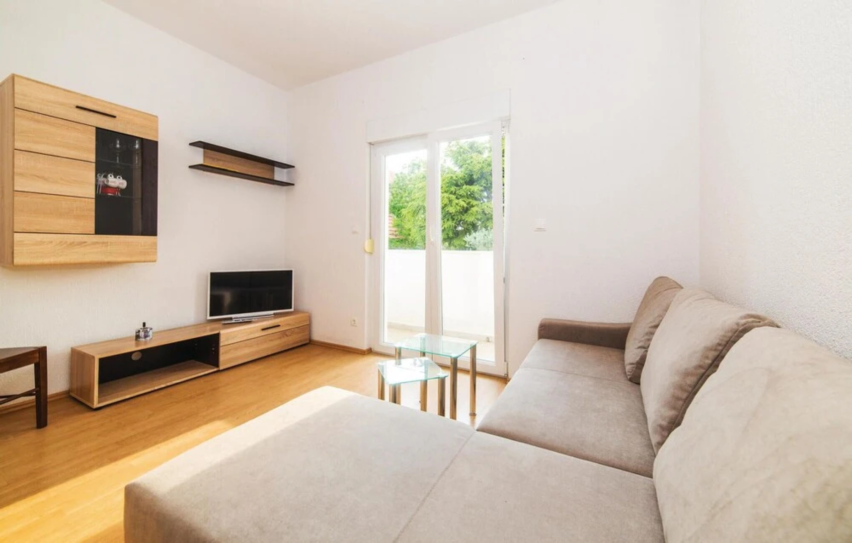 Beautiful Apartment in Kastel Stari With 3 Bedrooms, Outdoor Swimming Pool and Sauna