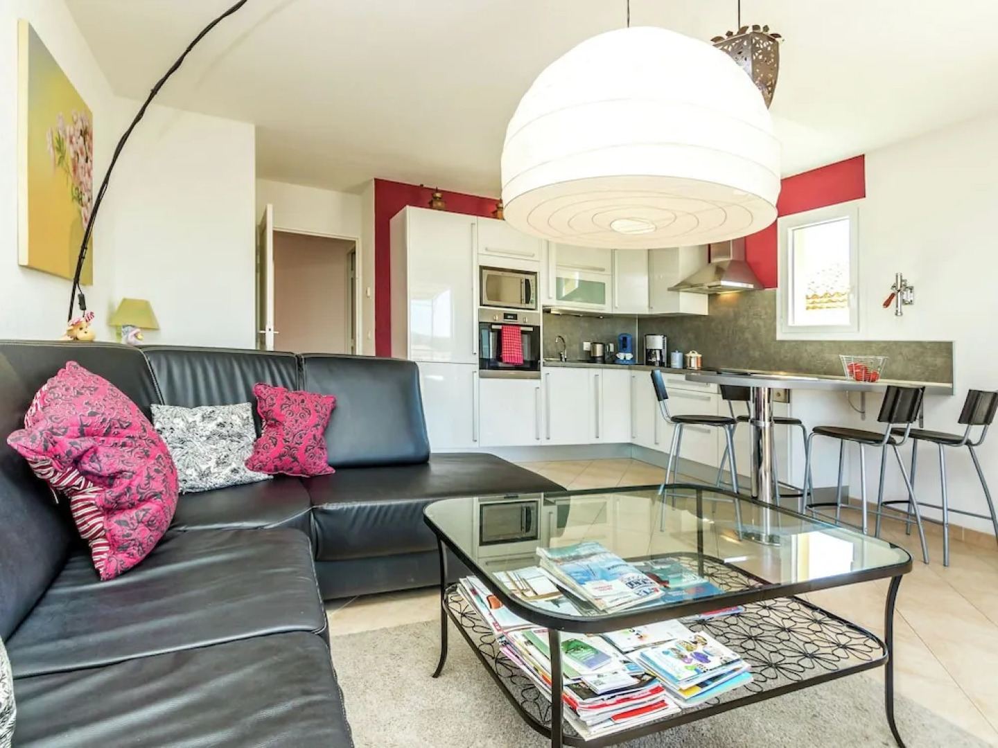 Charming Apartment in Mallemort with Swimming Pool