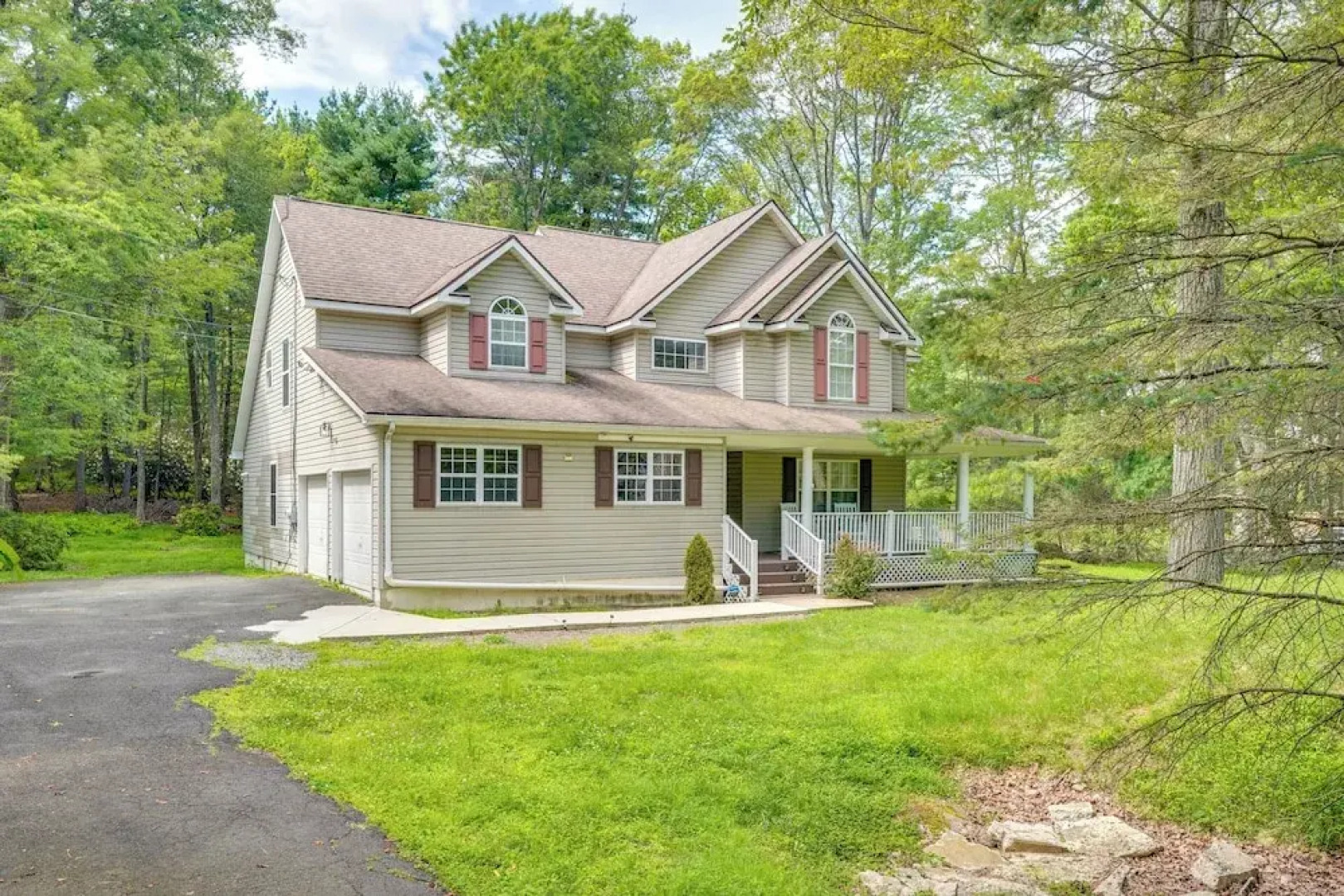 Tannersville House: Bar & Deck, 2 Mi to Ski Resort