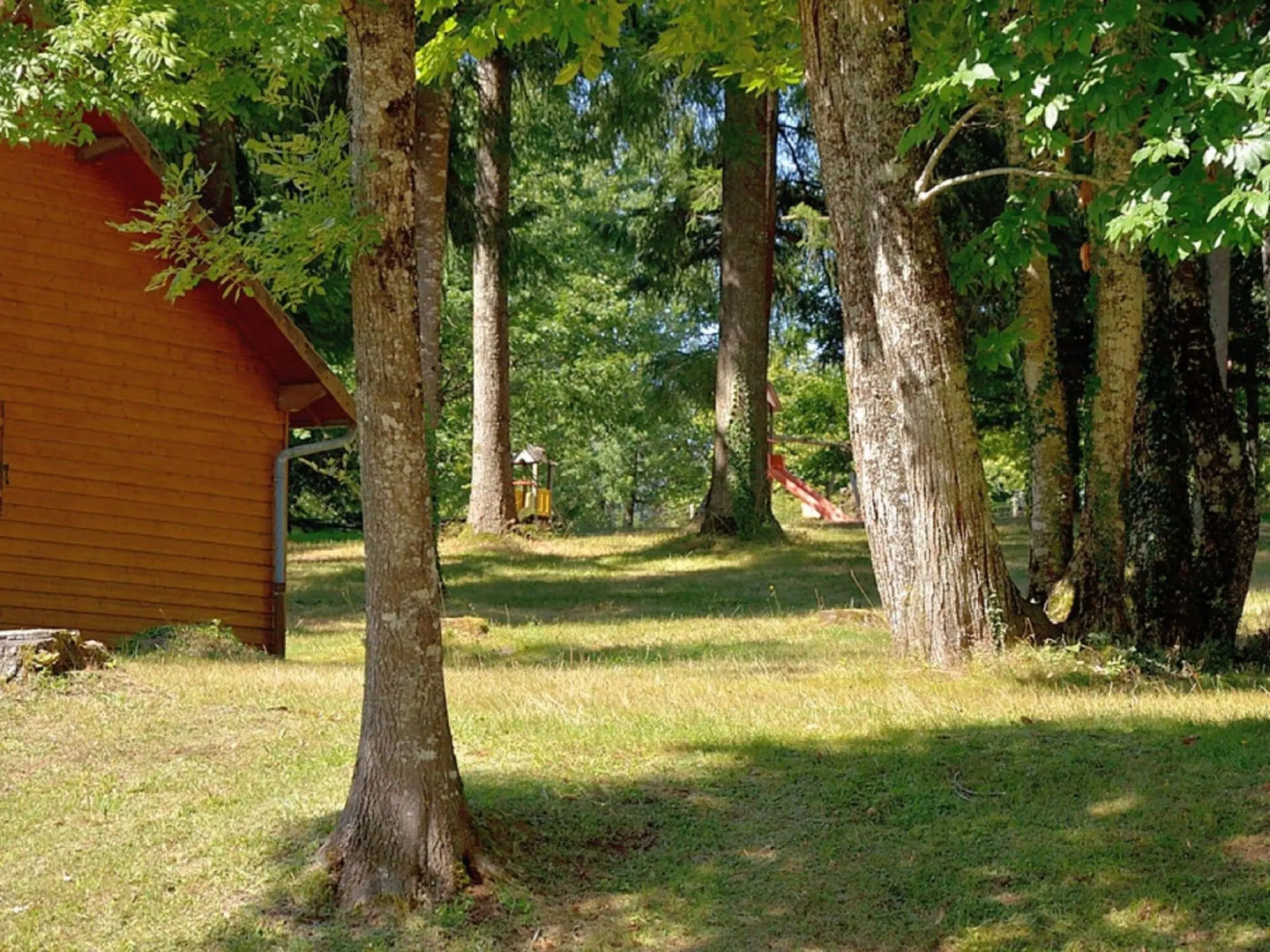 Serene Holiday Home in Cussac with Private Terrace, Barbeque