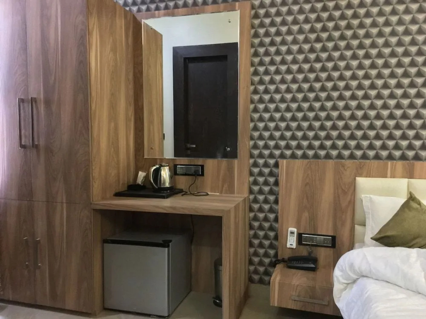 Hotel Ratan Royal Inn.