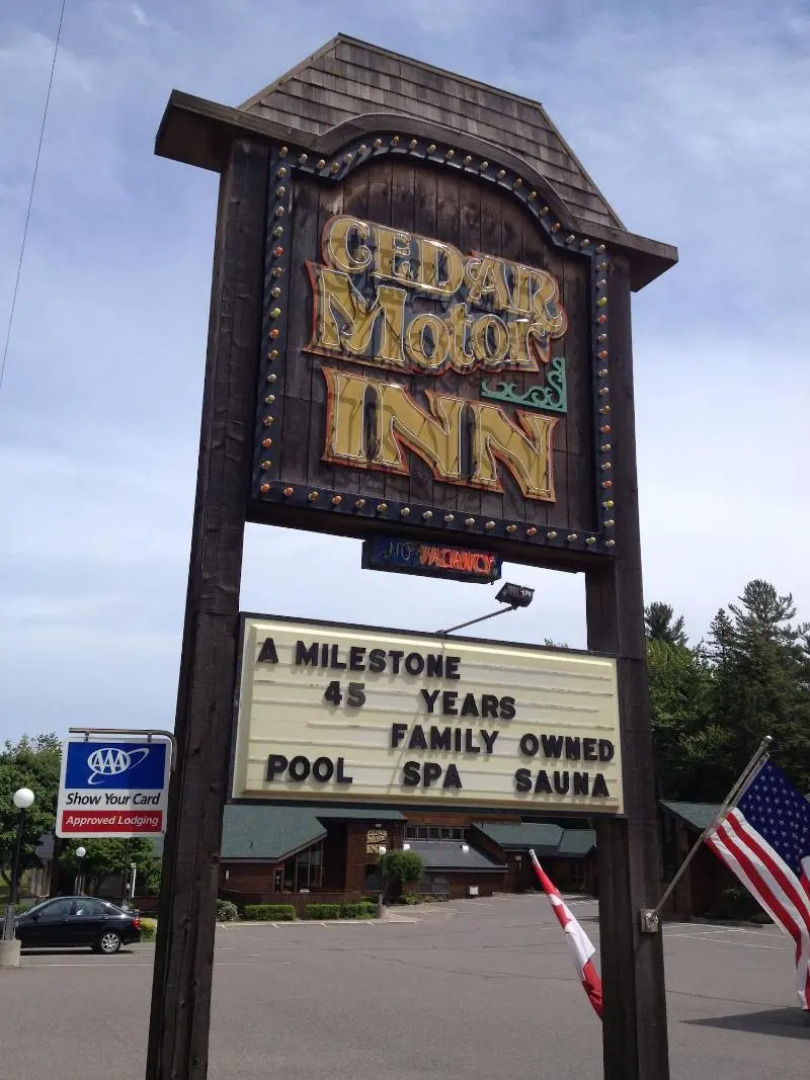 Cedar Motor Inn