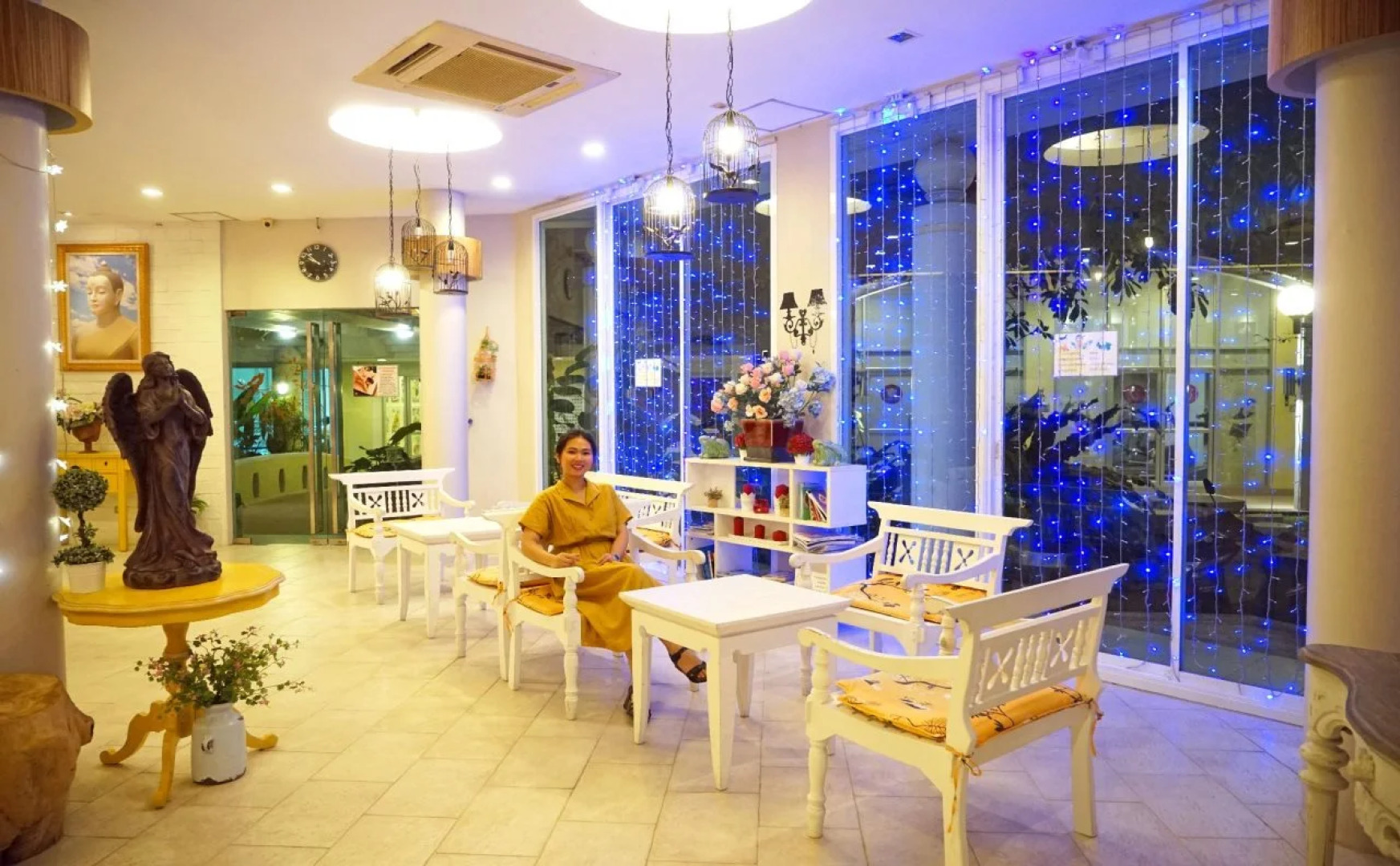 Caza V1 Serviced Apartment