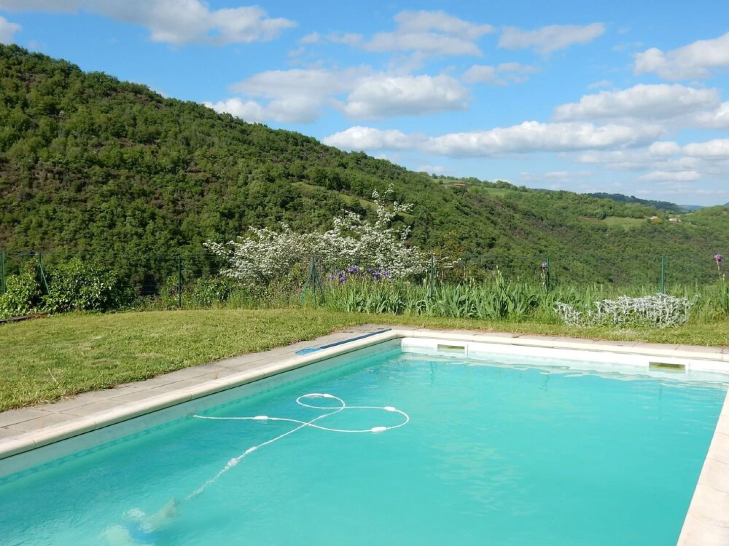 Modern Holiday Home with jacuzzi in Brousse-le-Chateau