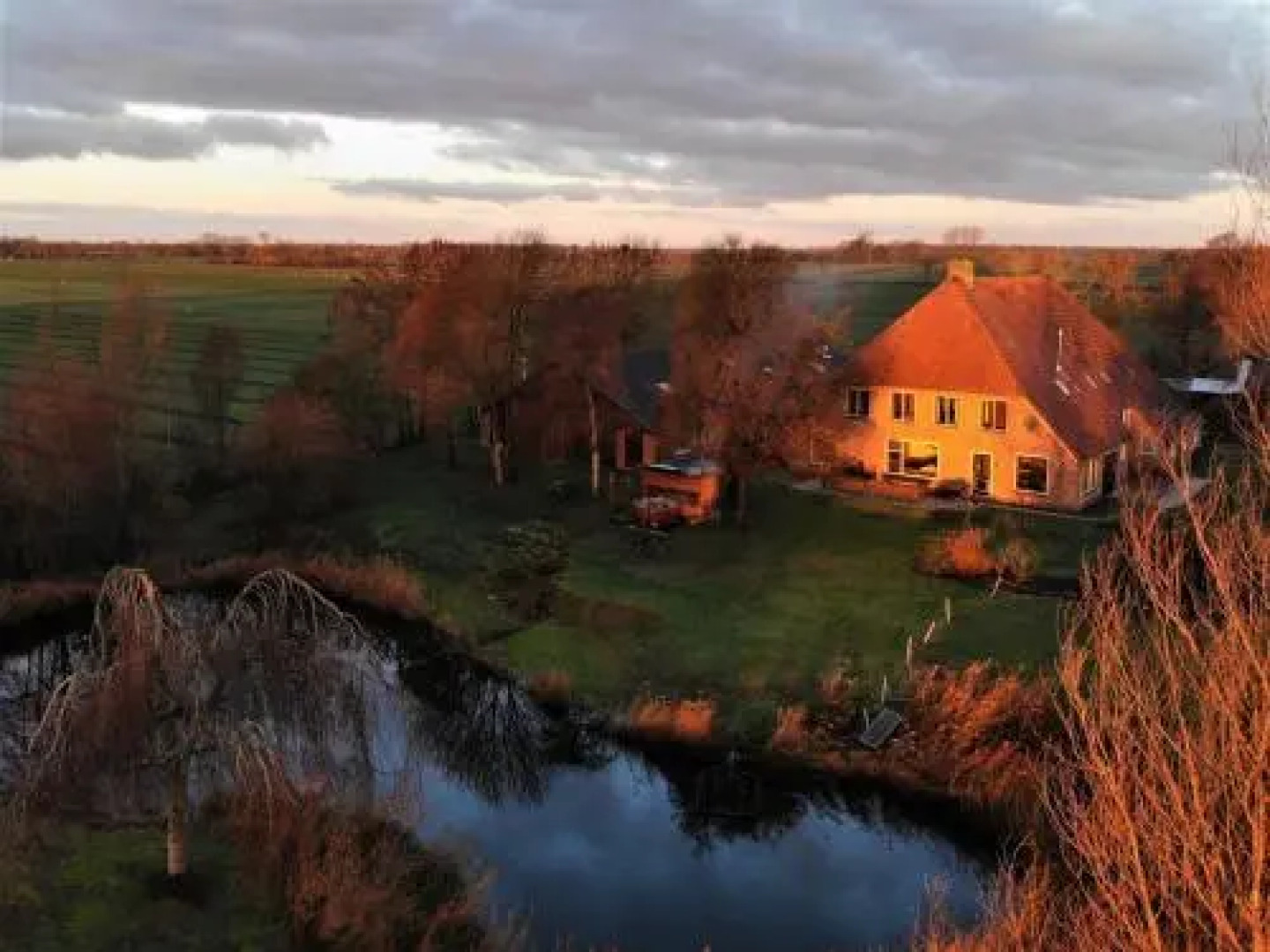 de Opkikker Riant vakantiehuis met jacuzzi in Giethoorn