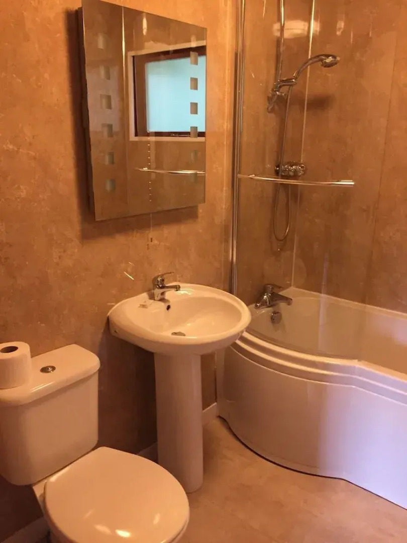 Hazel Lodge 26 with Hot Tub, Newton Stewart