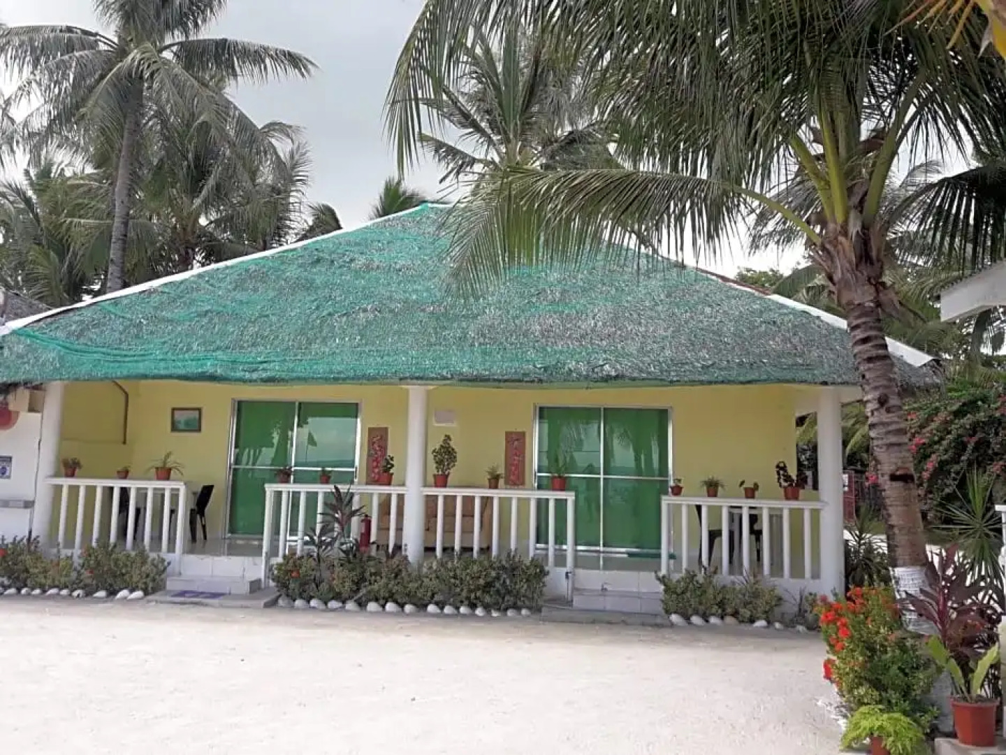 Paradise reef resort