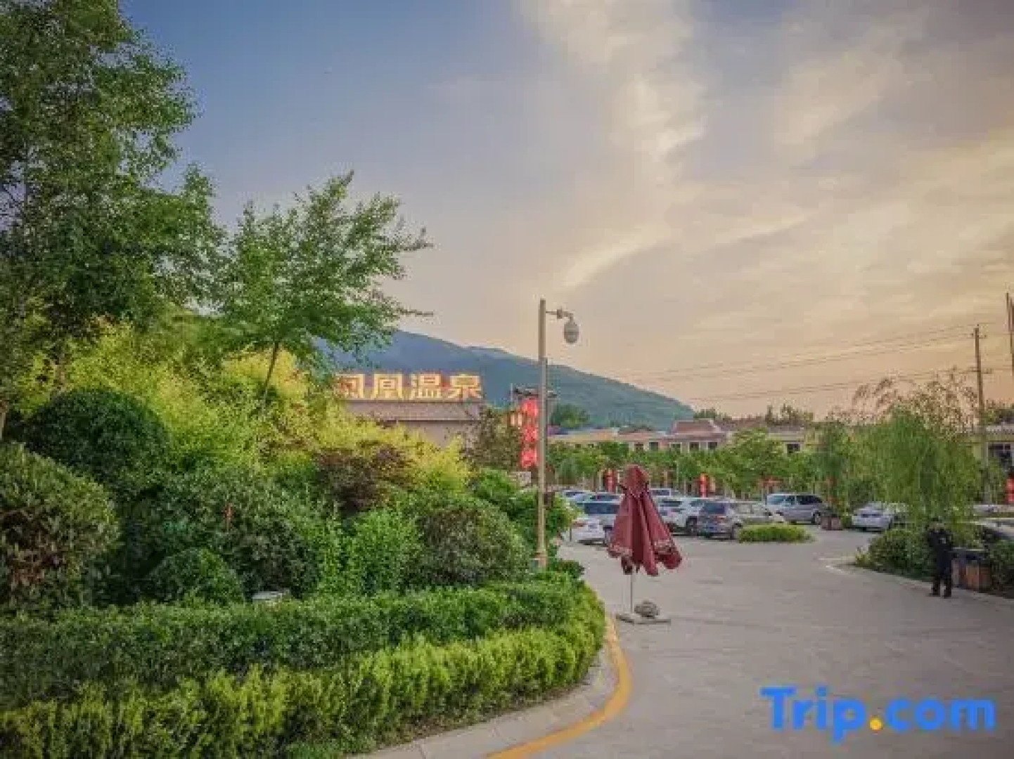 The Taibai Mountain Phoenix Spr Hotel