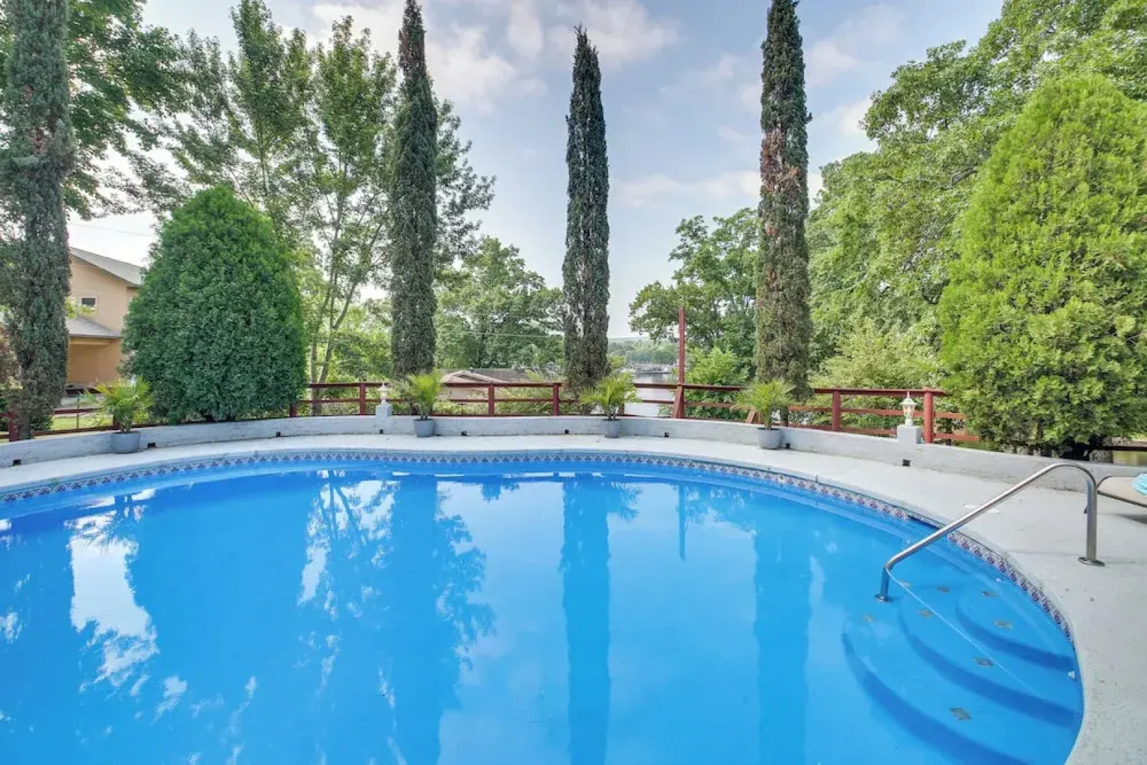 Private Pool: Lakefront Home in Hot Springs!