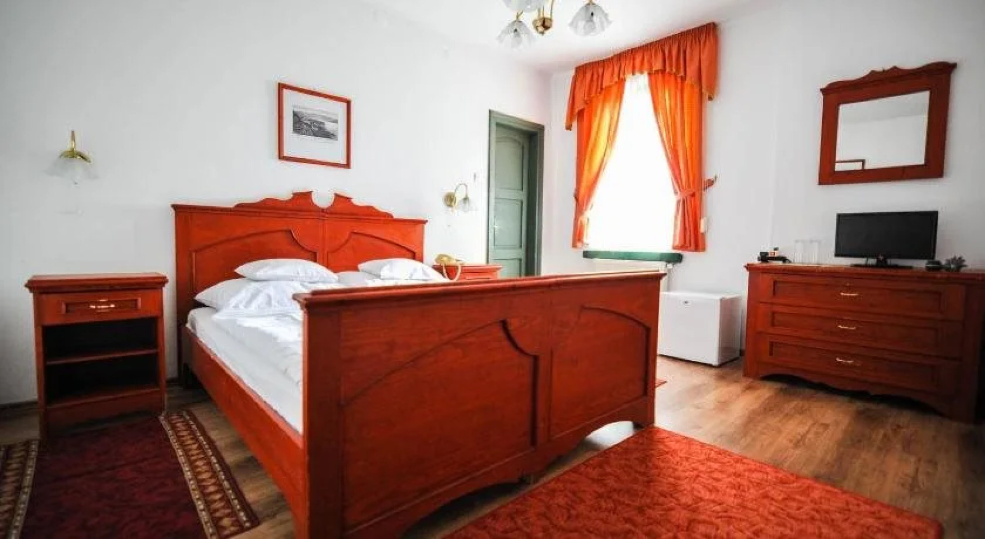 Mr. Görgey Art Hotel & Bistro