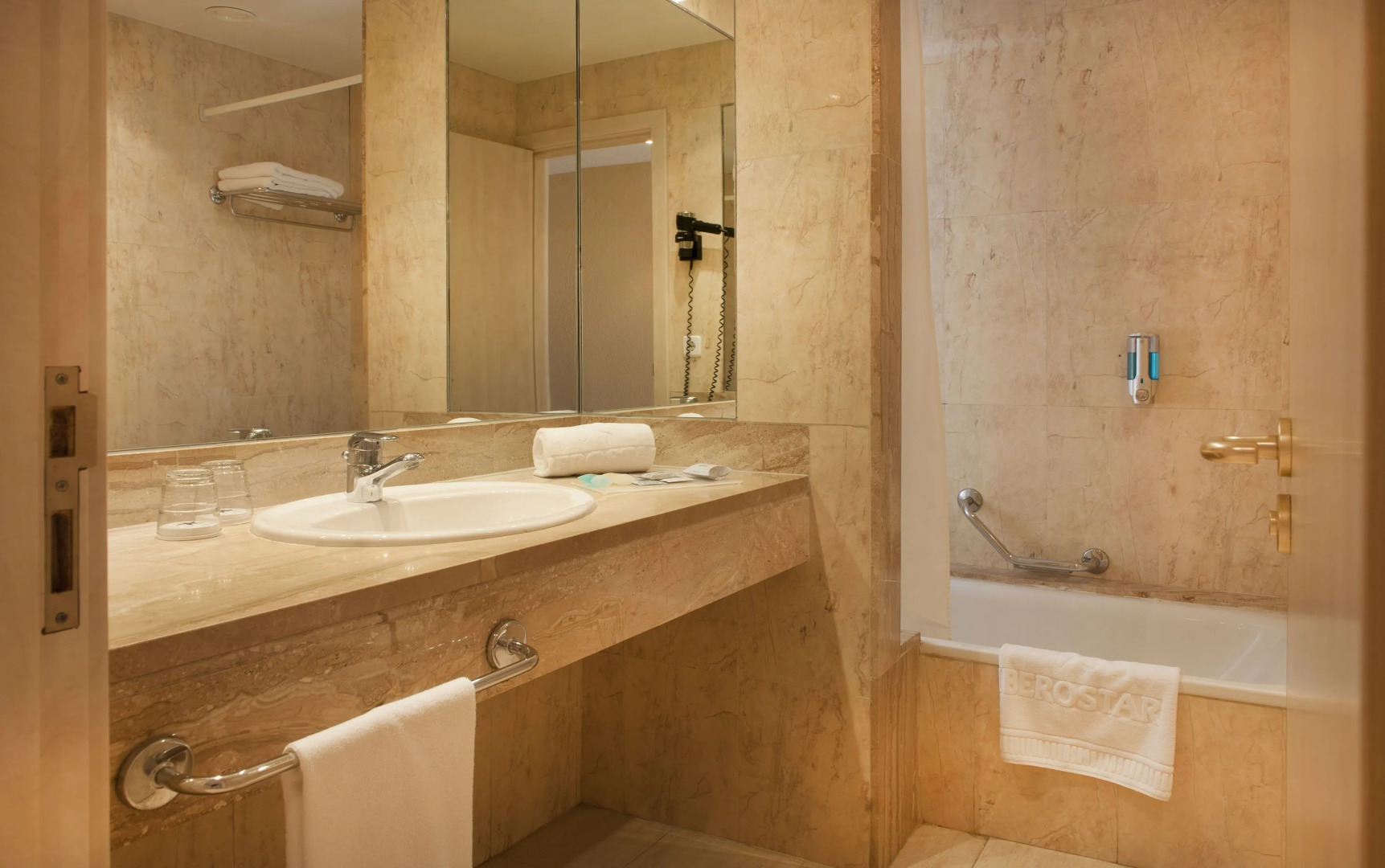 Iberostar Waves Ciudad Blanca