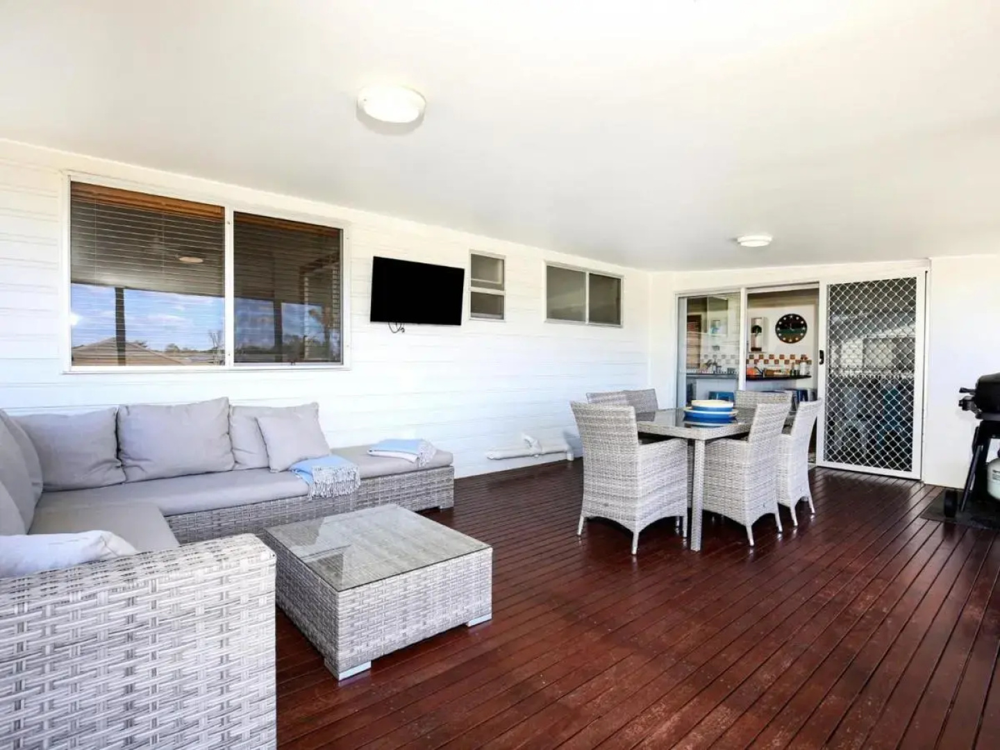 Shores - Pet-Friendly - 1 Min Walk to Beach