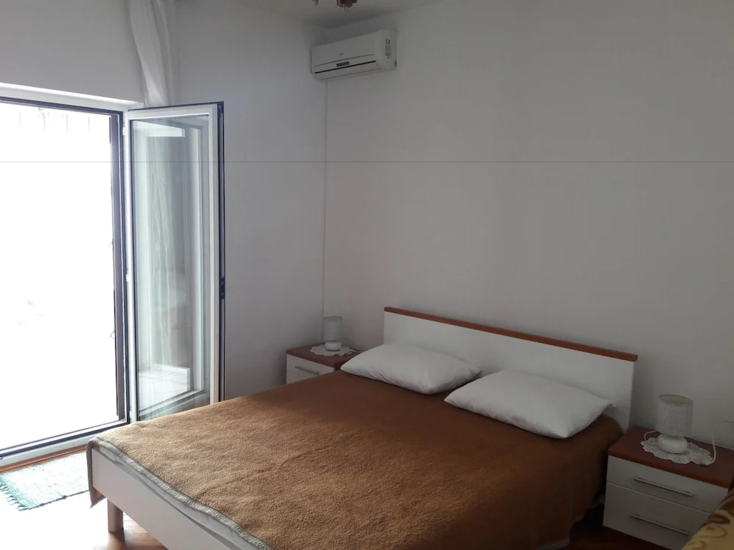 Apartments Metajna X