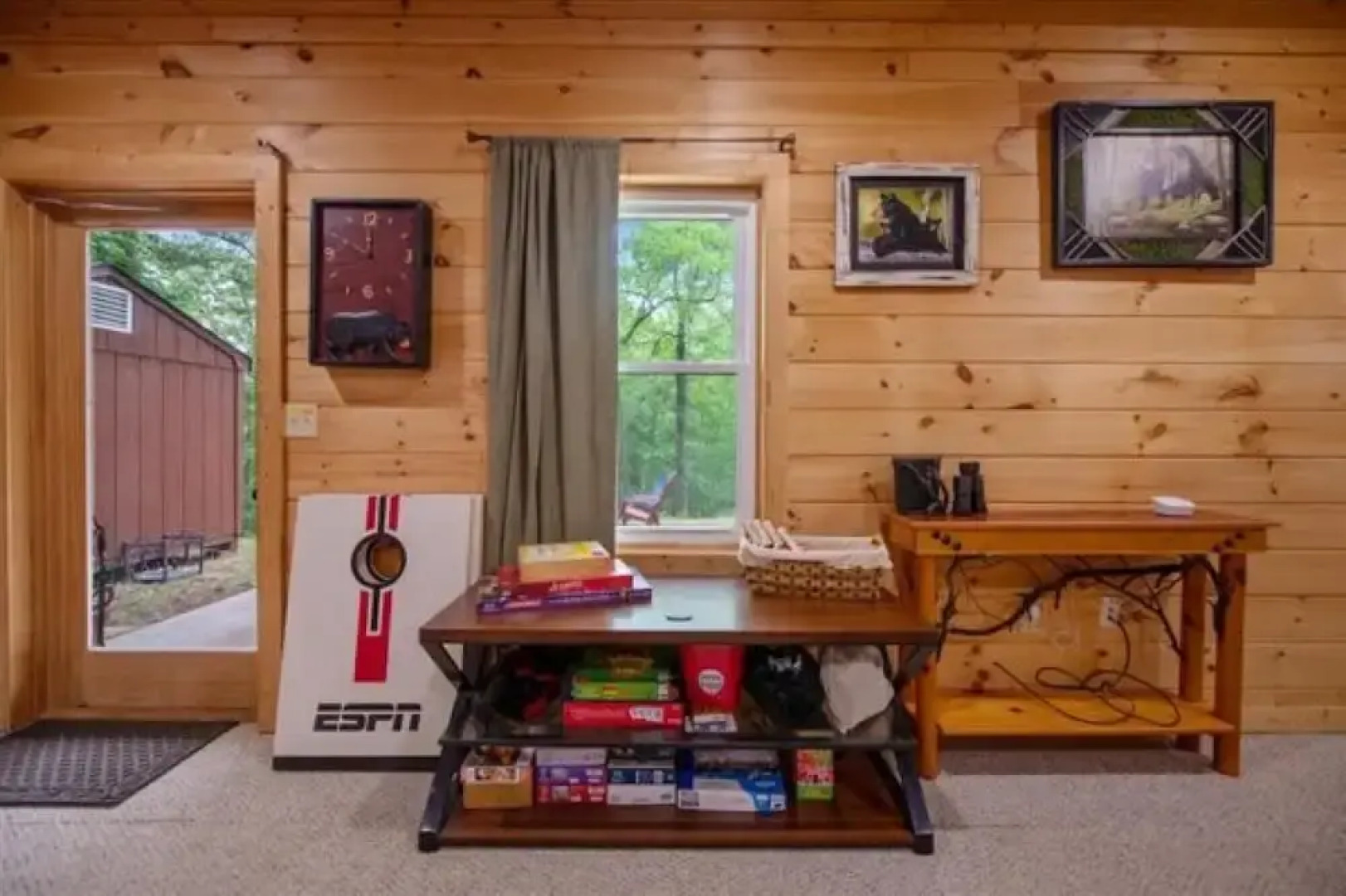 Ricks Retreat Charming Log Cabin Firepit Ping Pong hot tub Close to Blue Ridge