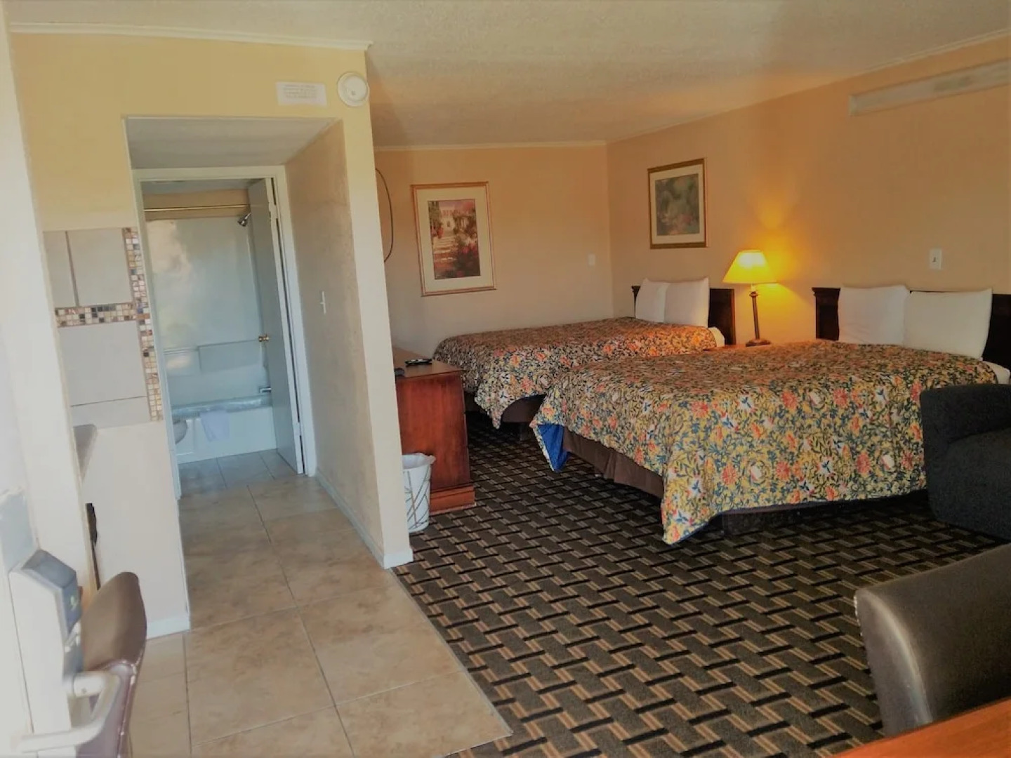 Grand View Plaza Inn & Suites