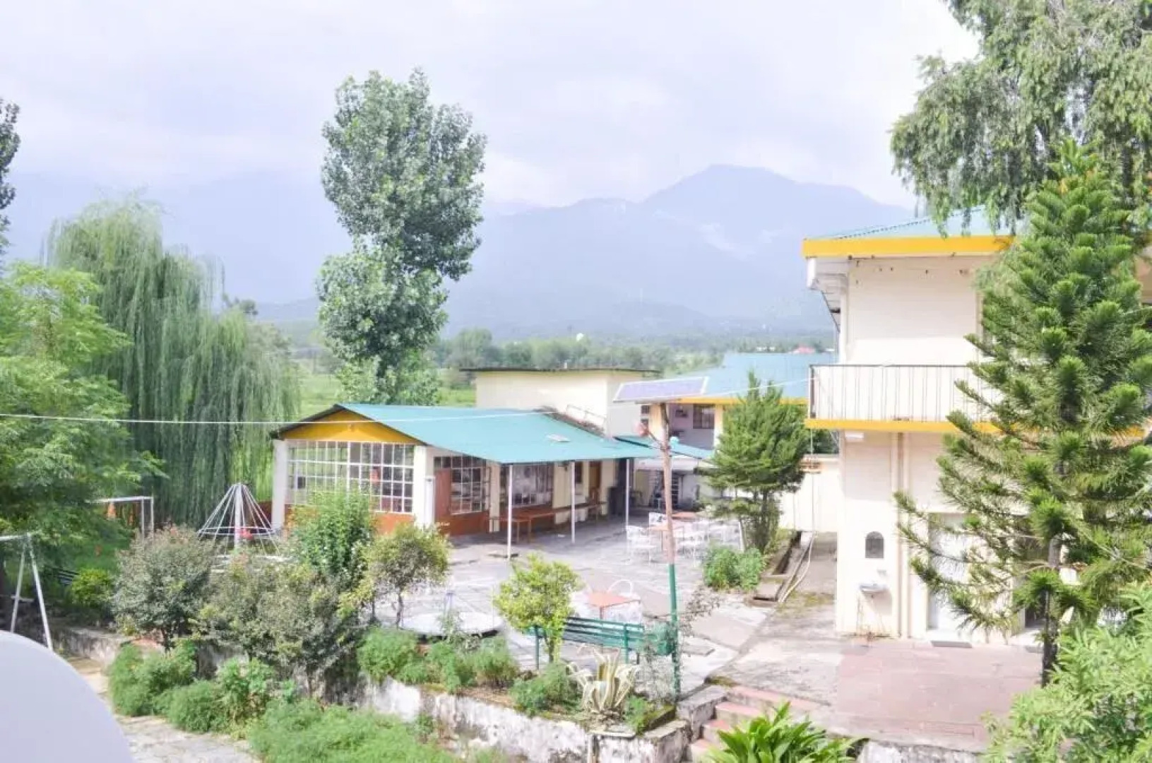 Pops Hotel and Restaurant