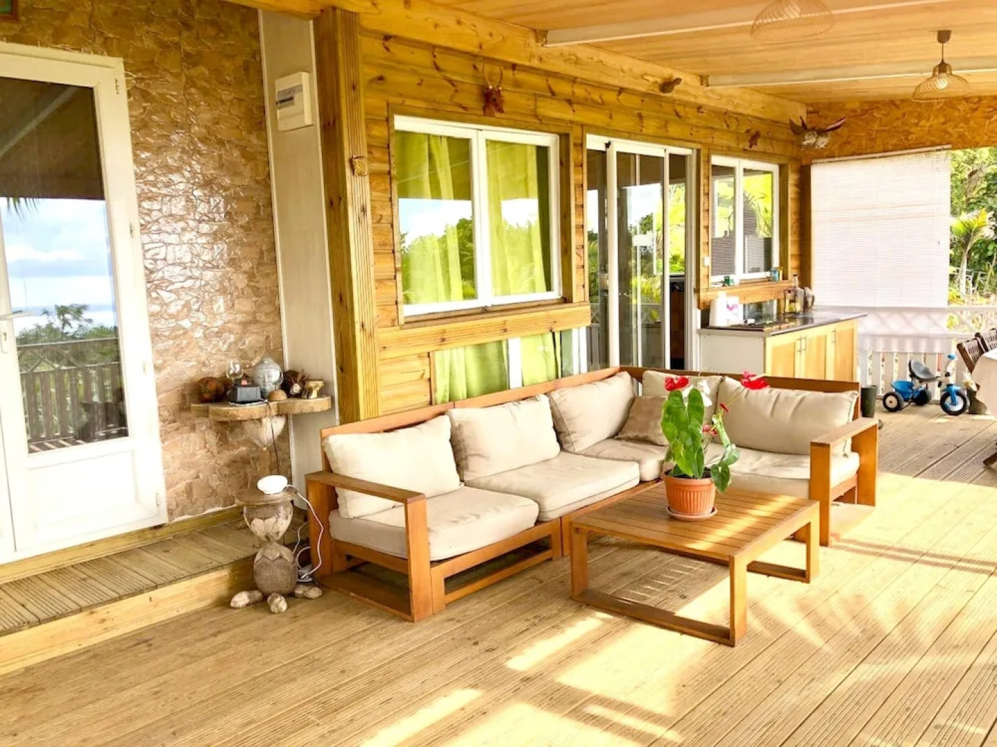 House With 2 Bedrooms in Saint benoît, With Wonderful sea View and Enclosed Garden