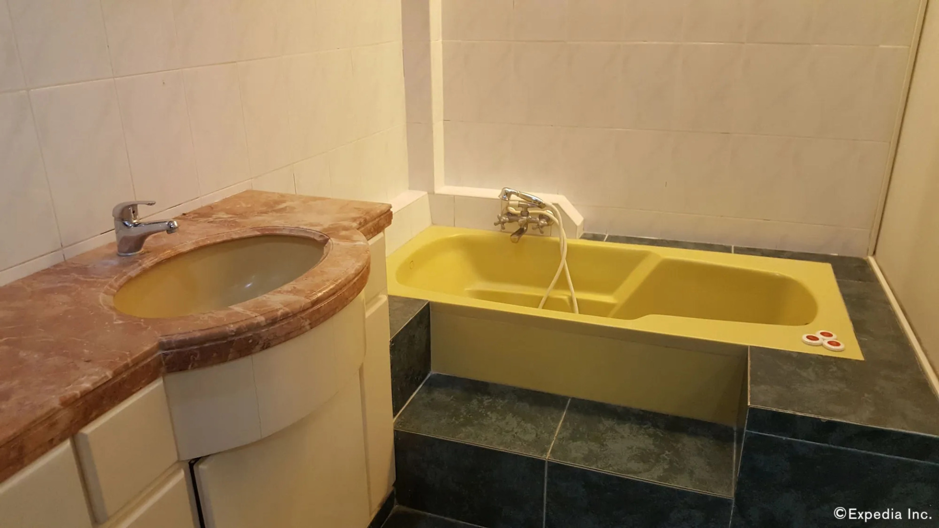 Dumaguete Royal Suite Inn