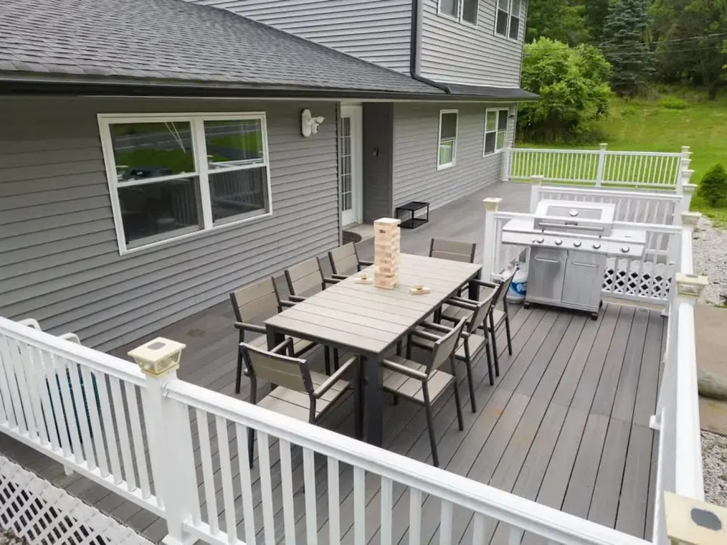 Charming Poconos Retreat w spa Fire pit Deck