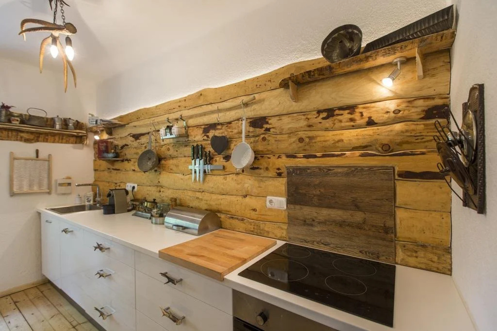 Holidaysun, Chalet Foresthouse, Detached Villa, 1000 qm garden, mountainview, whirlpool, BBQ&bikes&sunbeds for free