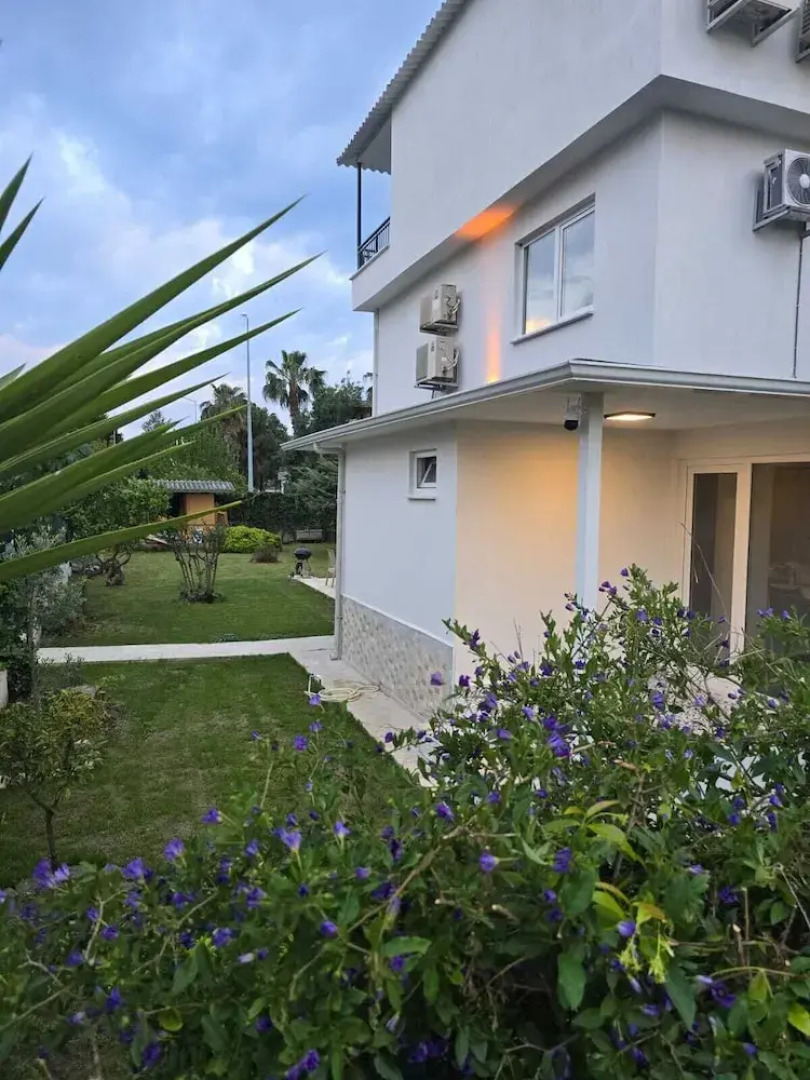 VILLA OLINDA 4 BED with huge garden