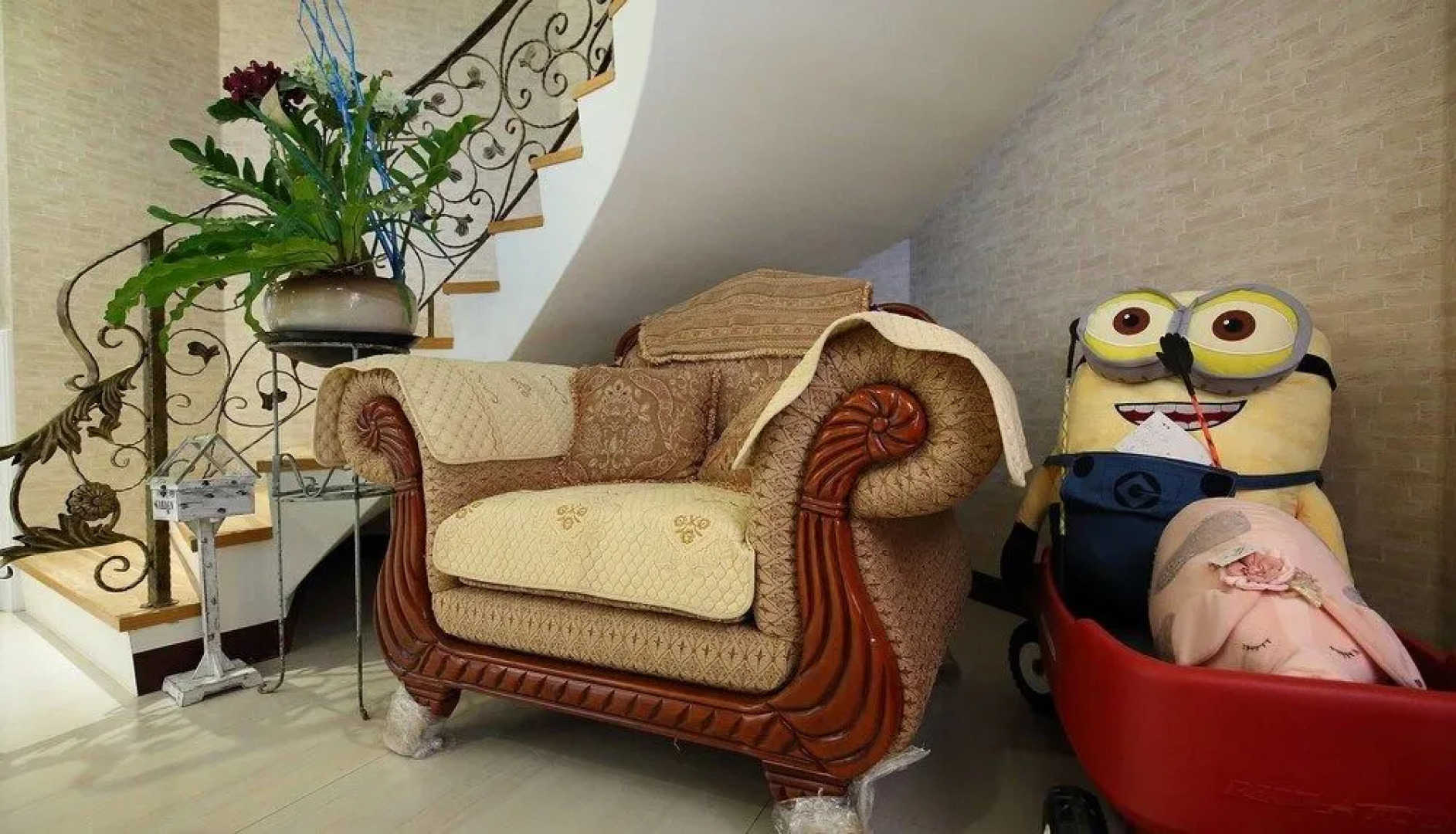 Textile Girl Romantic Homestay