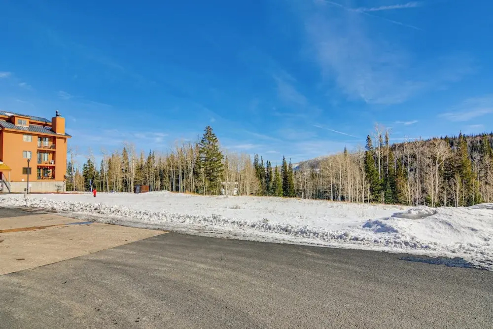 Romantic Ski Haven w/ Balcony: Brian Head Studio