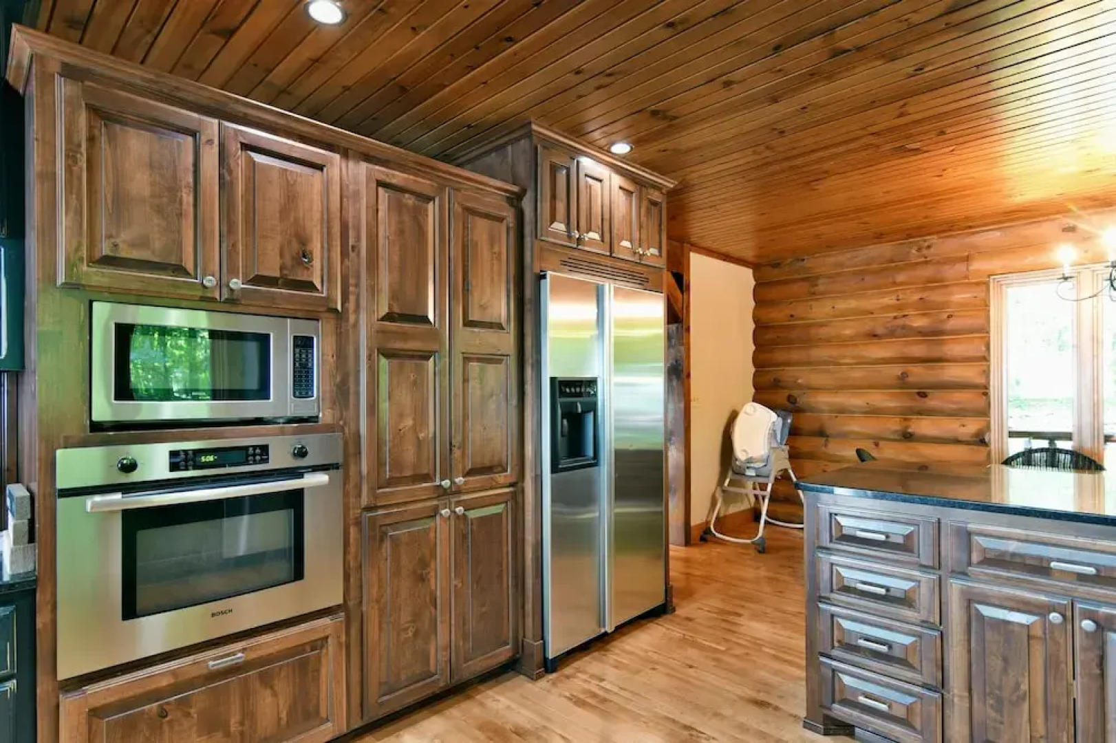 Lumberjack Lodge 5 Bedroom Home by RedAwning