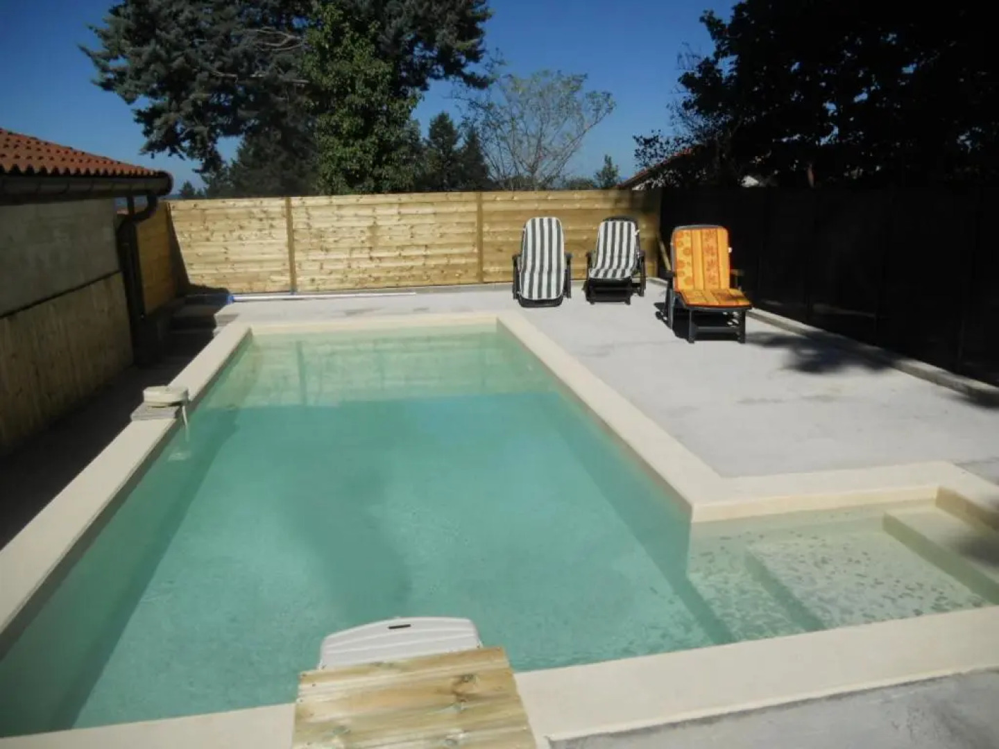 Gîte Saint-Haon-le-Châtel, 4 pièces, 6 personnes - FR-1-496-21