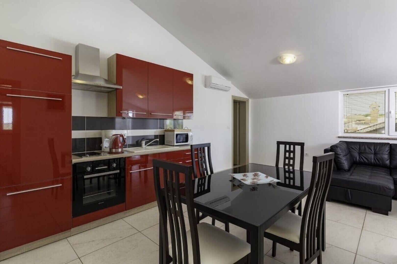 Comfort apartments with pool in Medulin