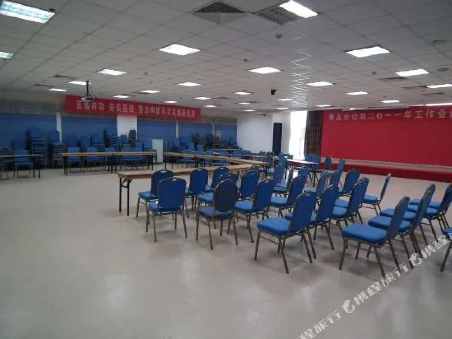 Red Crowned Crane Hotel