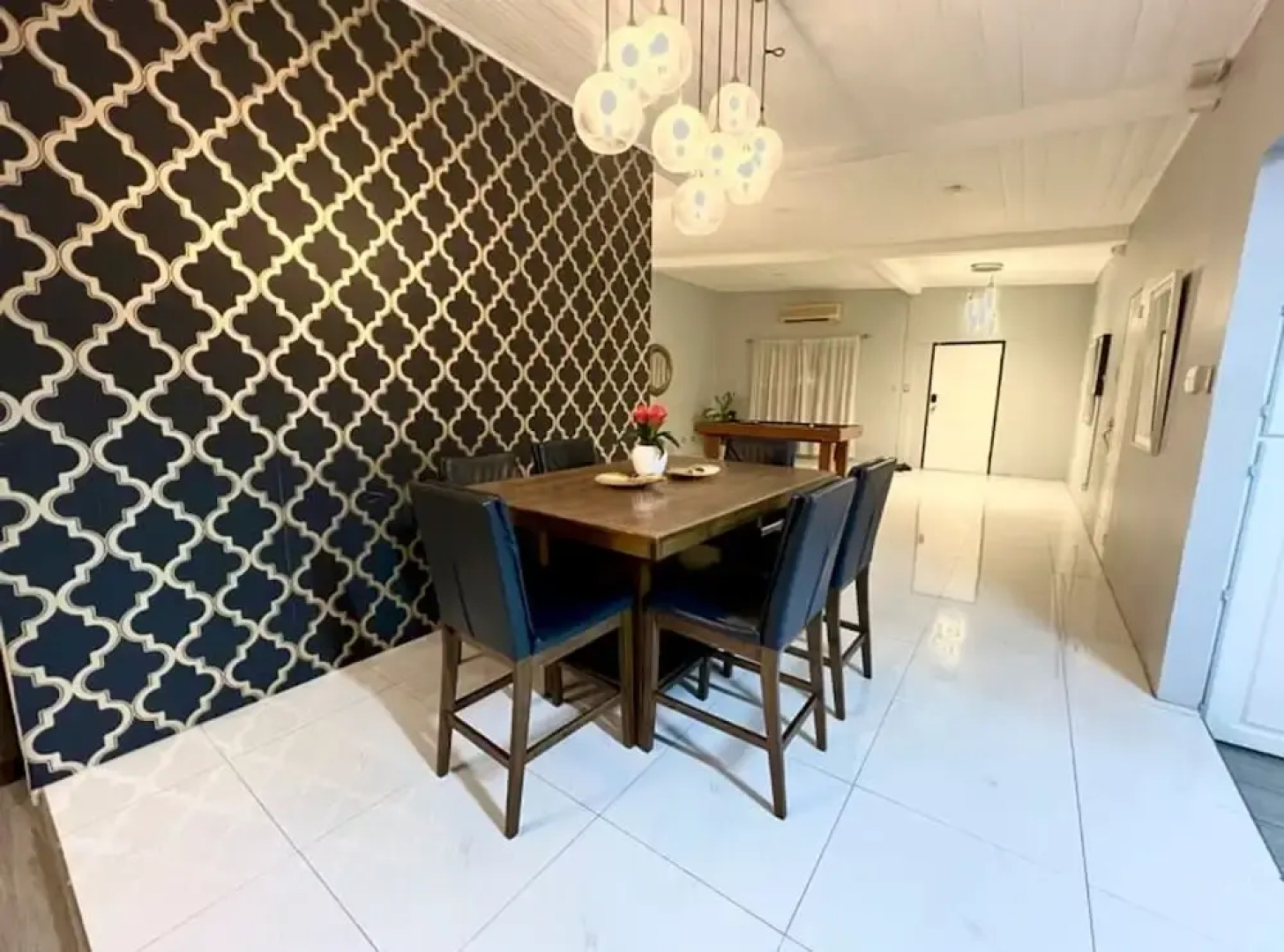 Pool and Jacuzzi Vacation Home