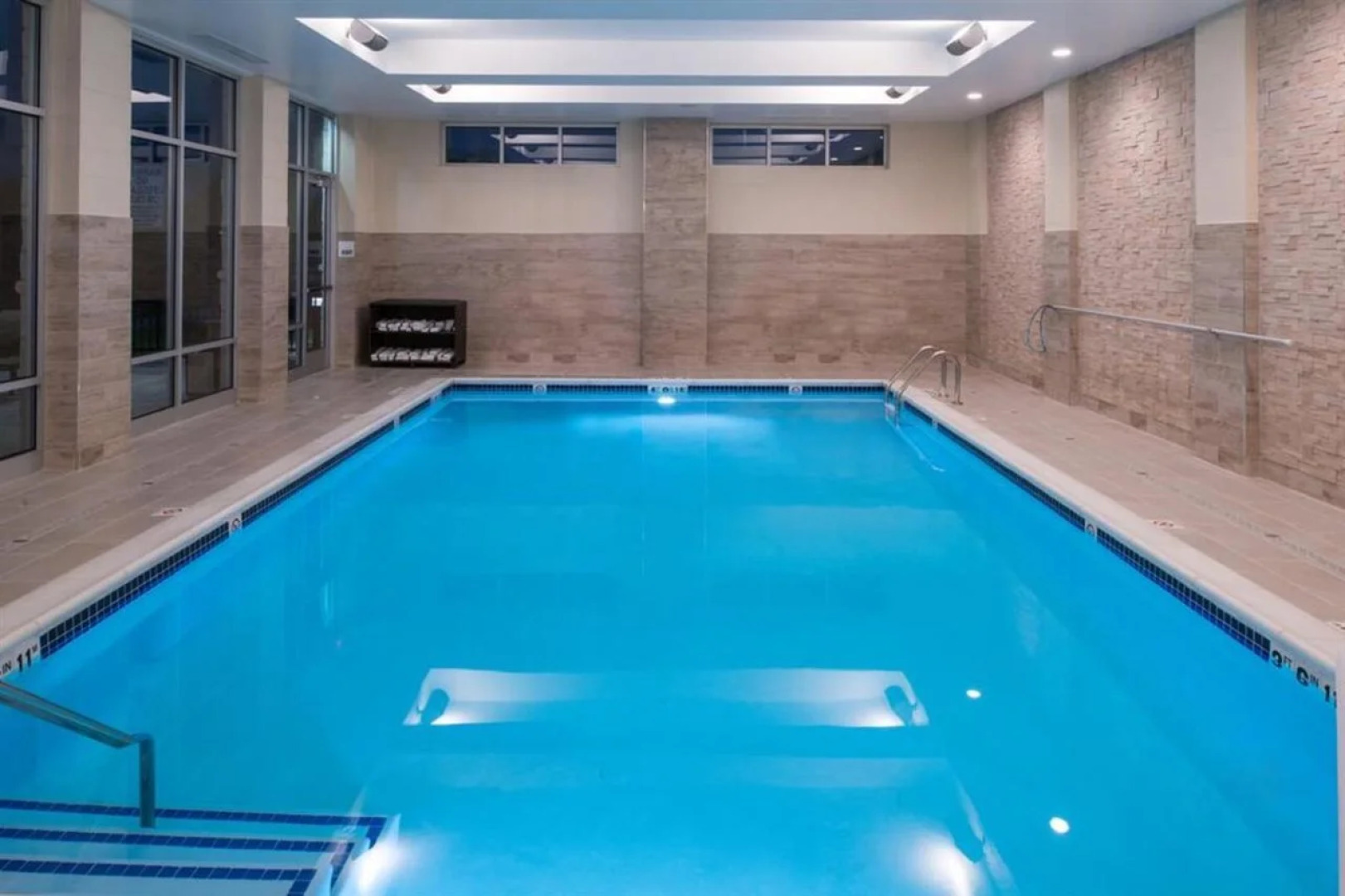 Holiday Inn Hotel & Suites Farmington Hills - Detroit NW by IHG